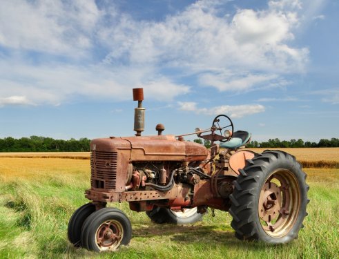 vintage tractor - 901154725