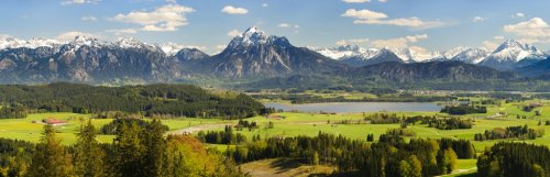 Panorama Landschaft in Bayern mit Hopfensee im Allgäu und der Bergkette der A... - 901156865