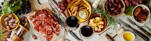 Wine and tapas on concrete background, top view - 901157891