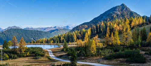 Vue paisible sur les montagnes des Alpes d'automne. Reiteralm, Steiermark, Au... - 901158029