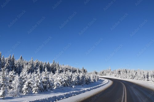 Une route de campagne en hiver, Québec, Canada par Claude Laprise - 901158340