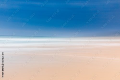 Paysage abstrait flou de la plage, Sunrise Beach, Queensland, Australie - 901158440