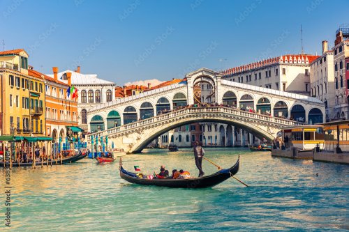 Pont Rialto et gondole, Venise, Italie - 901158464