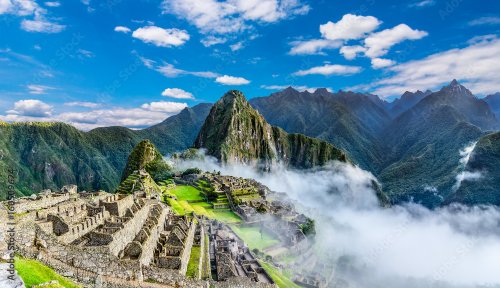 Vue d'ensemble du Machu Picchu, des terrasses agricoles et du pic Wayna Picchu - 901158572